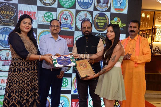 Bollywood Actress Neha Bansal honoured with Gandhi Seva Ratna for making World record