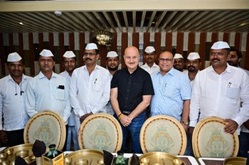 Anupam Kher Treats Mumbai Dabbawallahs To A Sumptuous Meal To Celebrate The Spirit Of Shiv Shastri Balboa